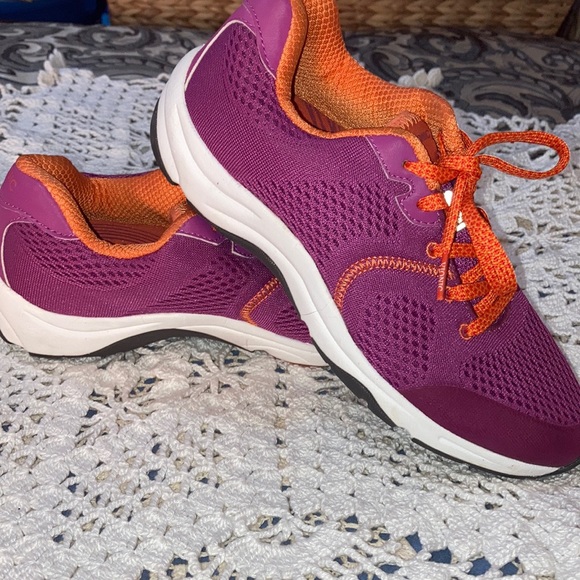 🐞Vionic Sneakers - Picture 4 of 13